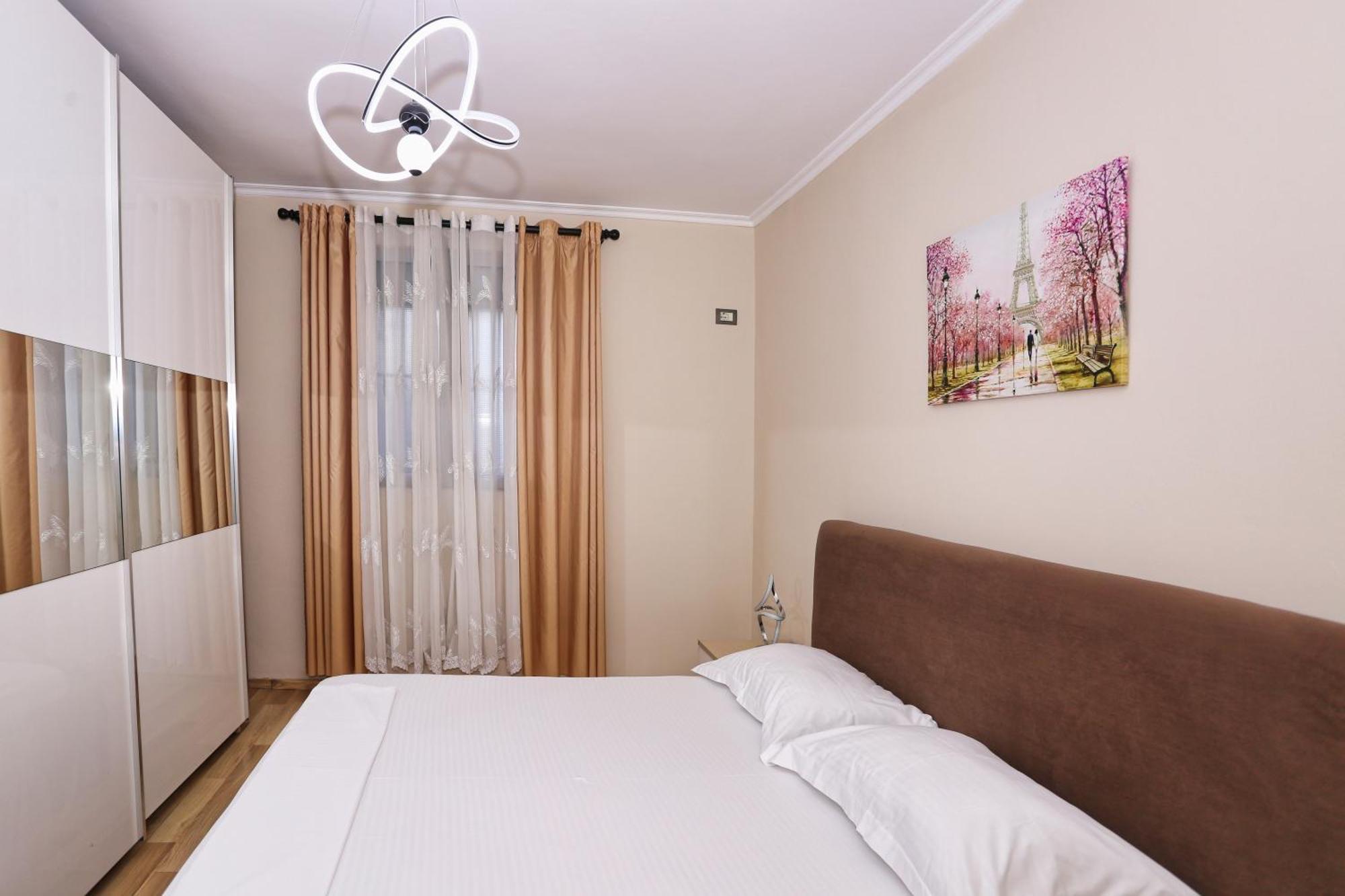 R&B City Center Apartment ติรานา ภายนอก รูปภาพ