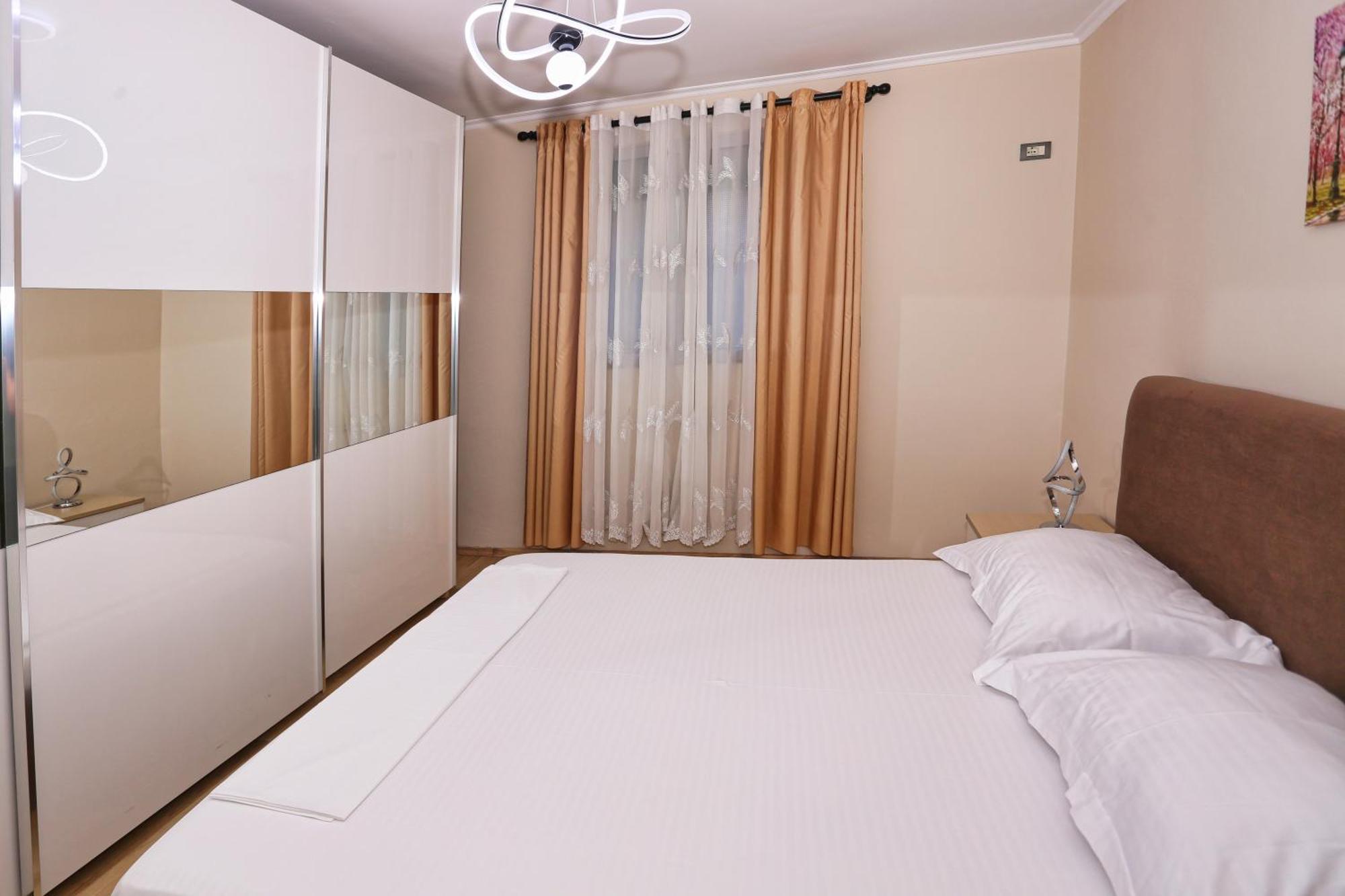 R&B City Center Apartment ติรานา ภายนอก รูปภาพ